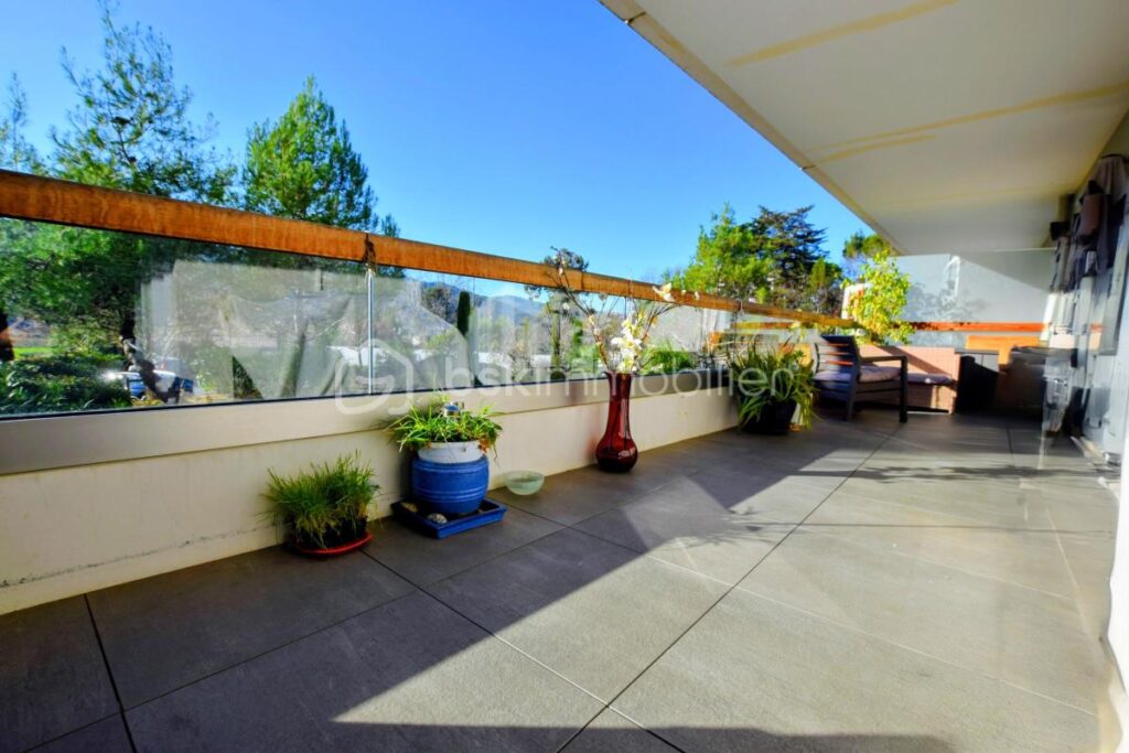 SUPERBE 3 PIECES DANS RÉSIDENCE DE STANDING (le Green domaine)ET 2 PARKINGS PRIVATIFS – 3 pièces – 2 chambres – 63 m²