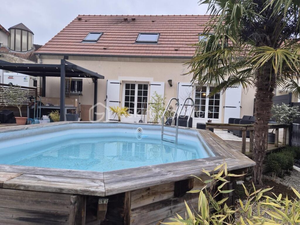 Maison 112 m2 avec piscine en parfait état à Poilly-lez-Gien – 5 pièces – 4 chambres – 112 m²