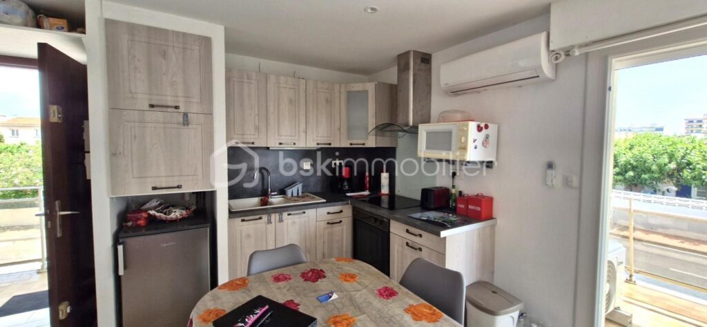 Ensemble Garage et Appartement T2 rénové à 400 m de la mer – 2 pièces – 1 chambre – 29 m²