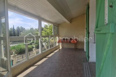 MAISON FAMILIALE AVEC VUE MER/ÉTANG, GARAGE ET SOUS-SOL AMÉNAGEABLE – LEUCATE VILLAGE – 4 pièces – 3 chambres – 110 m²