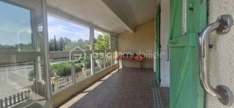 MAISON FAMILIALE AVEC VUE MER/ÉTANG, GARAGE ET SOUS-SOL AMÉNAGEABLE – LEUCATE VILLAGE – 4 pièces – 3 chambres – 110 m²