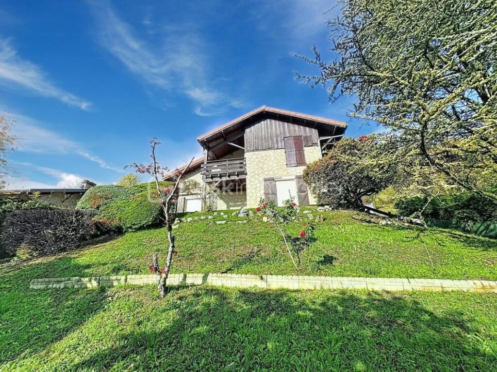 🏡 Maison familiale 7 pièces – 152 m² habitables – CLAIX – 6 pièces – 5 chambres – 152 m²