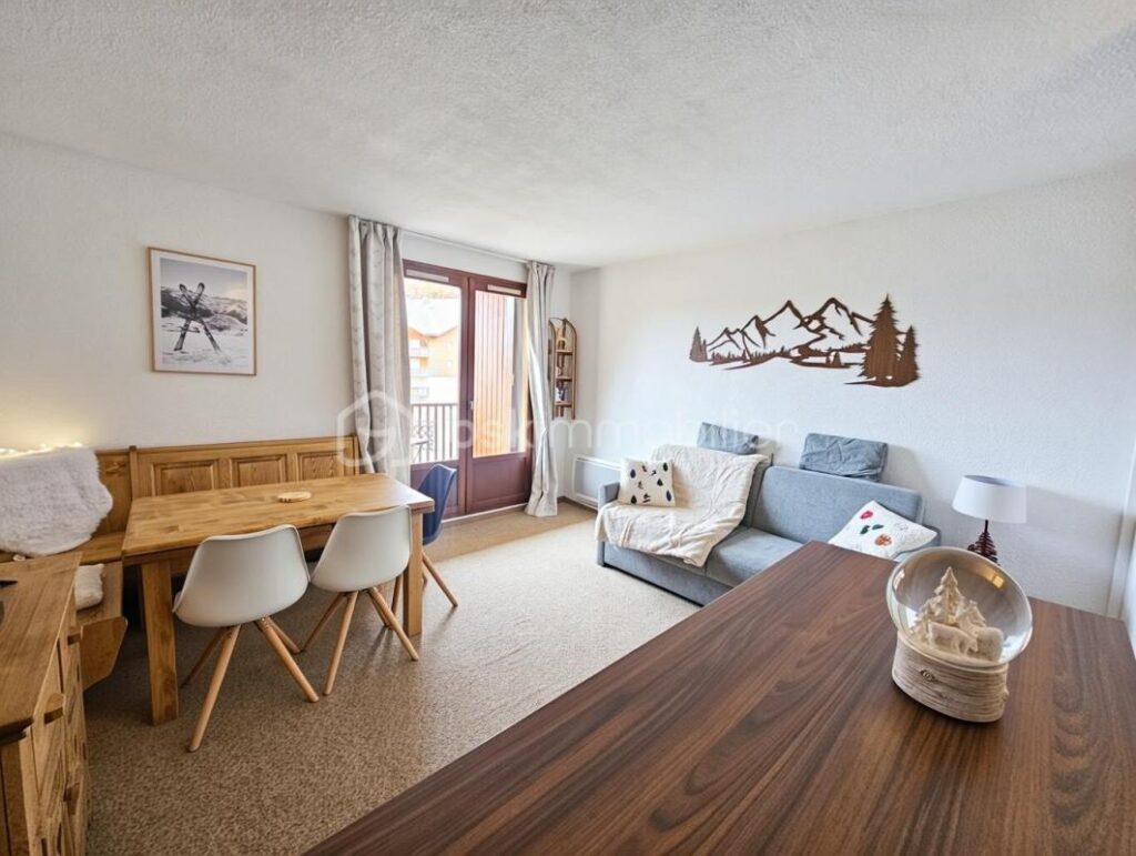 Valérie LARRIER propose en exclusivité – Studio d’environ 33 m² – Résidence Les 4 Saisons – 1 pièce – NR chambres – 32 m²