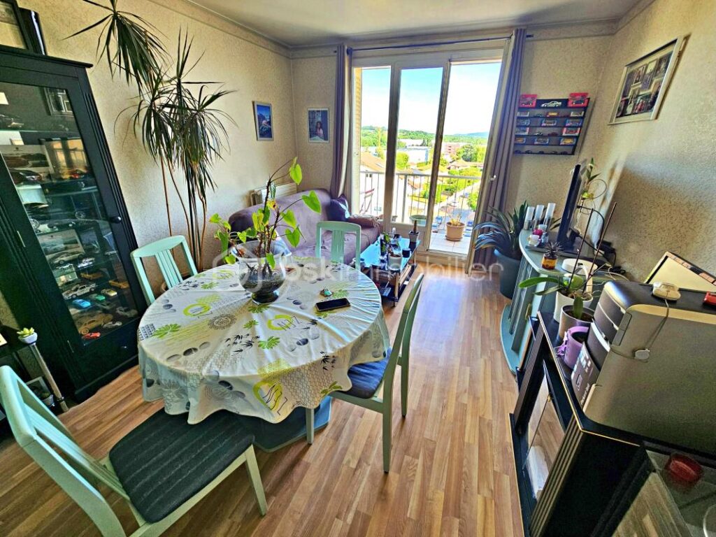 T2 lumineux avec balcon, vue dégagée, ascenseur et parking – Vente libre – 2 pièces – 1 chambre – 47 m²