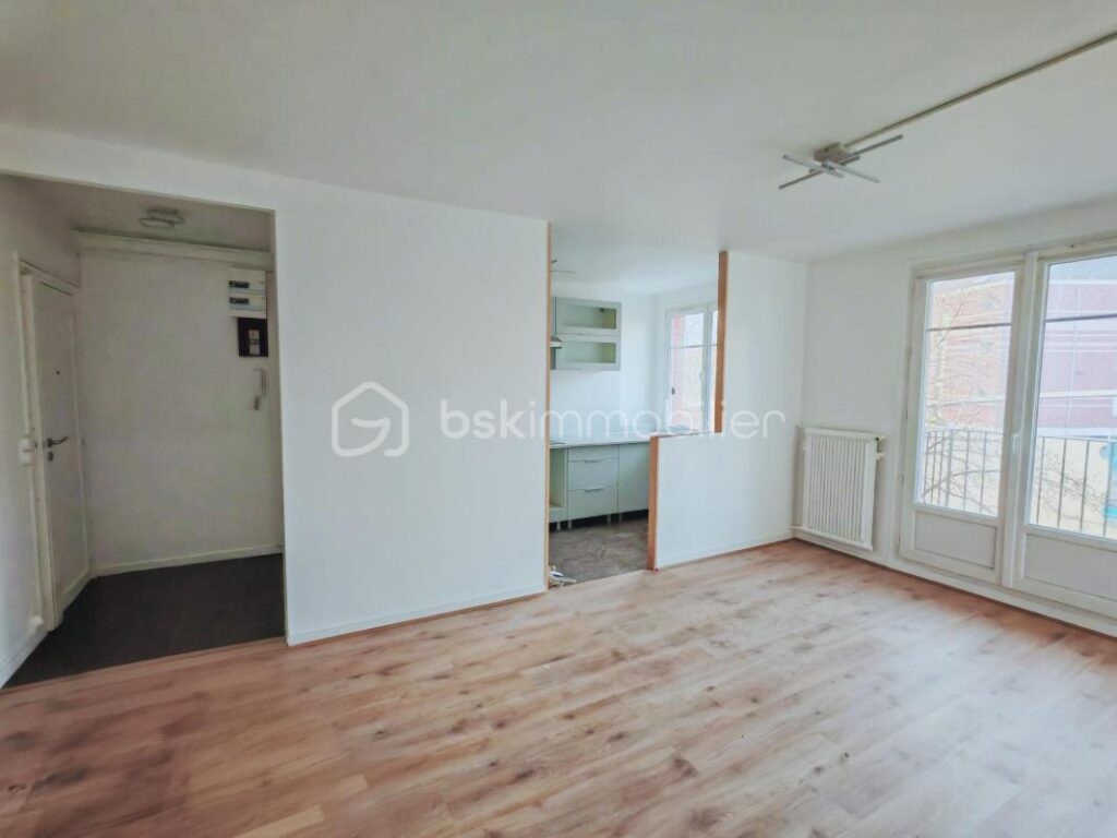 Appartement lumineux avec balcon en ville, idéal pour première acquisition – 3 pièces – 2 chambres – 57 m²
