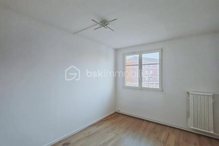 Appartement à vendre à Paris 20e arrondissement — Vue sur la ville — photo 3