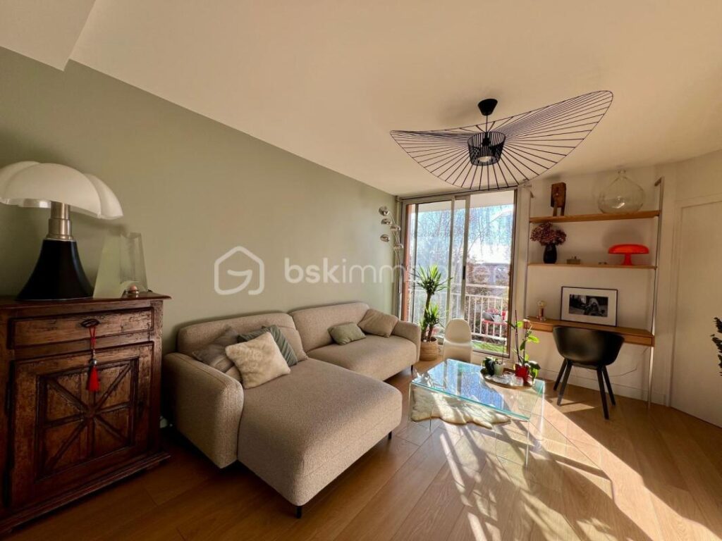 🏠 T4 de 77 m² rénové – Balcon plein Sud – Rueil Mont-Valérien – 4 pièces – 3 chambres – 77 m²