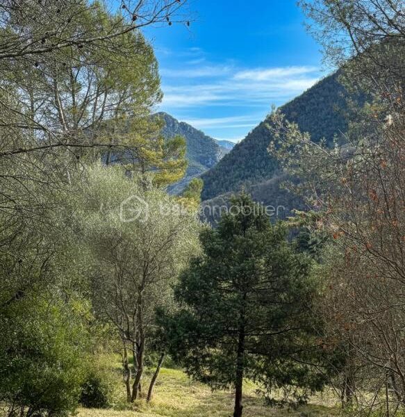 Terrain à vendre à Pierrefeu