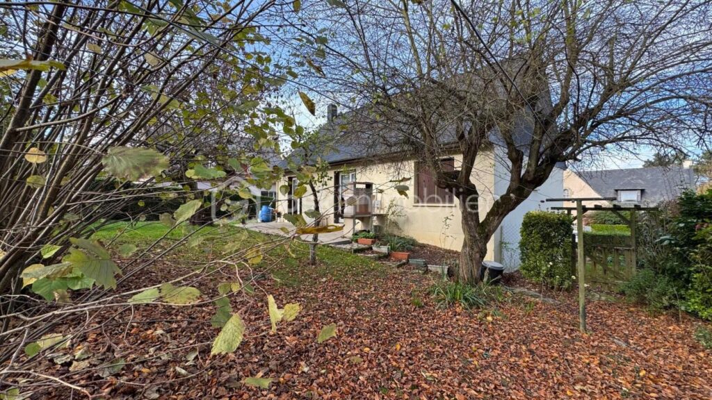 Maison familiale traditionnelle 7 pièces – 4 chambres – Grand sous-sol – Proche centre bourg de PACÉ – 6 pièces – 4 chambres – 120 m²