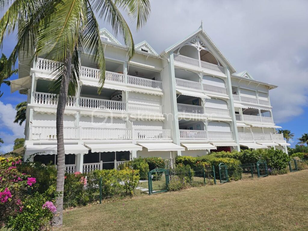 APPARTEMENT T2- LE SAVANNAH- BORD DE MER- VUE LAGON – 2 pièces – 1 chambre – 61 m²