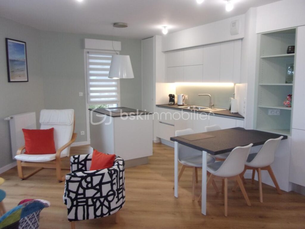 GUIPAVAS – APPARTEMENT de 2020 – 42 M2 – CENTRE BOURG – DERNIER ÉTAGE – TERRASSE – VUE DÉGAGÉE – UNE CHAMBRE – PLACE DE PARKING – CAVE – 2 pièces – 1 chambre – 42 m²