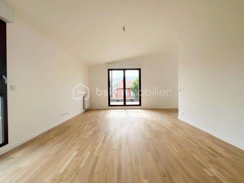Duplex T4 d’Exception (91m²) + Terrasse 20m² – 500m Métro Villejuif L7/L14 – 4 pièces – 3 chambres – 91 m²