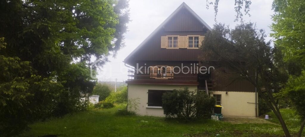 Charmante maison à ossature bois de 210 m² sur un terrain de 13 ares – 6 pièces – 3 chambres – 210 m²