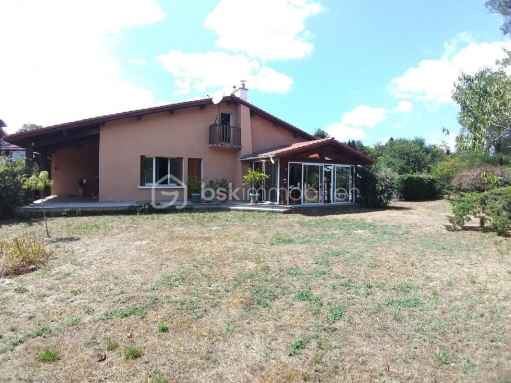 Maison familiale avec piscine et dépendances à Onesse-et-Laharie (40110) – 4 pièces – 3 chambres – 117 m²
