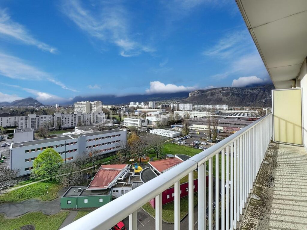 T3 au 9eme et Dernier Étage sur la commune de Pont de Claix Vue Dégagée – Résidence Fermée – 3 pièces – 2 chambres – 60 m²