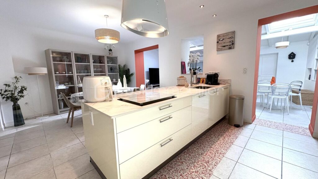 🏡 Rare en centre-ville de Bergerac – Maison 146 m² avec jardin et double garage – 6 pièces – 3 chambres – 146 m²