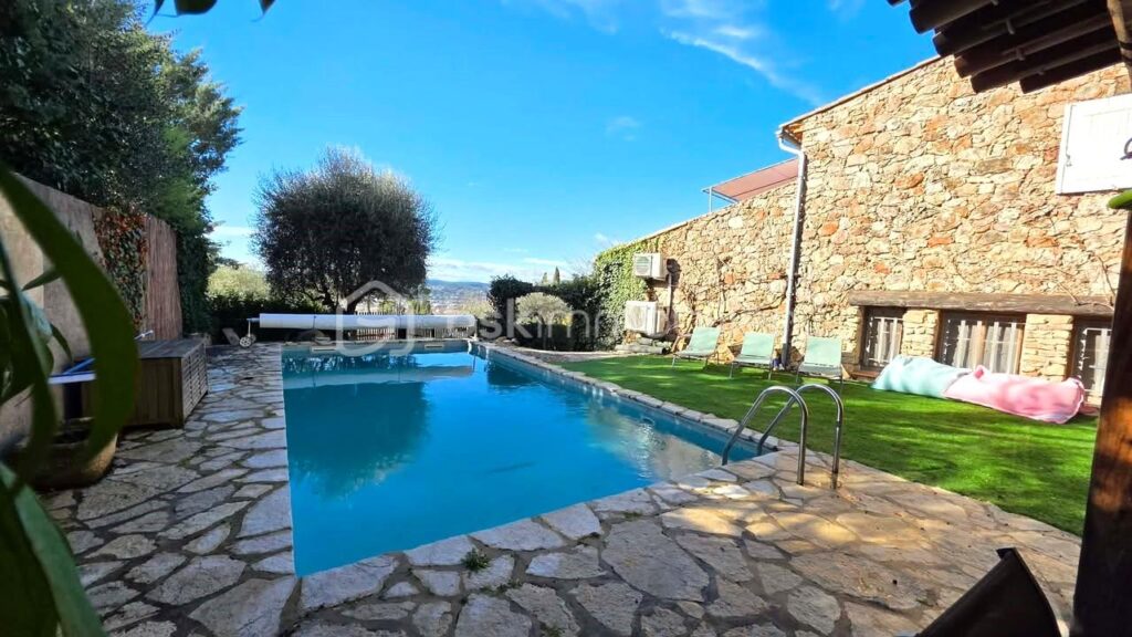 A Draguignan (Var) – Propriété d’exception en pierre – Panorama unique sur Draguignan et le massif des Maures – 180 M² – GARAGE – CARE PORT – CAVE – PISCINE – 6 pièces – 4 chambres – 180 m²