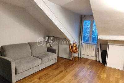 Paris 14ème Secteur Raspail/Denfert Rochereau, Dans un immeuble de standing, studio en parfait état au dernier étage avec ascenseur – 1 pièce – NR chambres – 23 m²