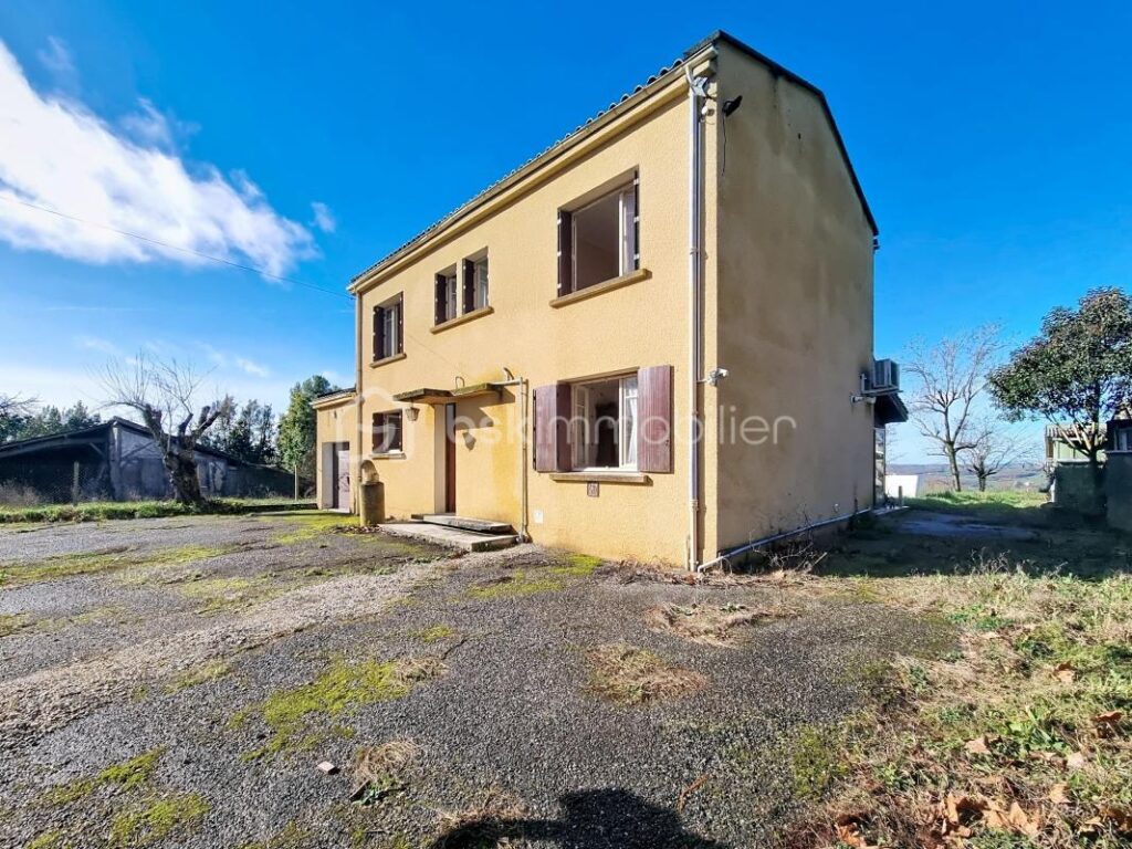 Maison à rénover, vue panoramique et fort potentiel locatif à Miradoux – 7 pièces – 5 chambres – 174 m²