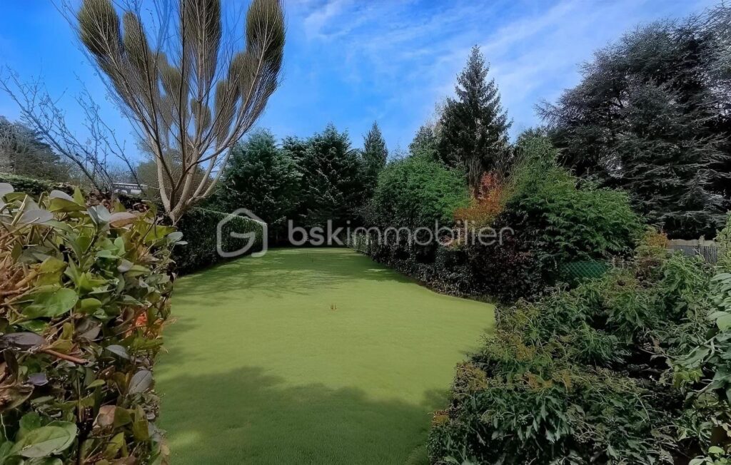 SECTEUR TOP MAISON SEMI INDIVIDUELLE LUMINEUSE, EN RETRAIT DE RUE – BEAU JARDIN GRAND GARAGE DEPENDANCES – 4 pièces – 3 chambres – 107 m²