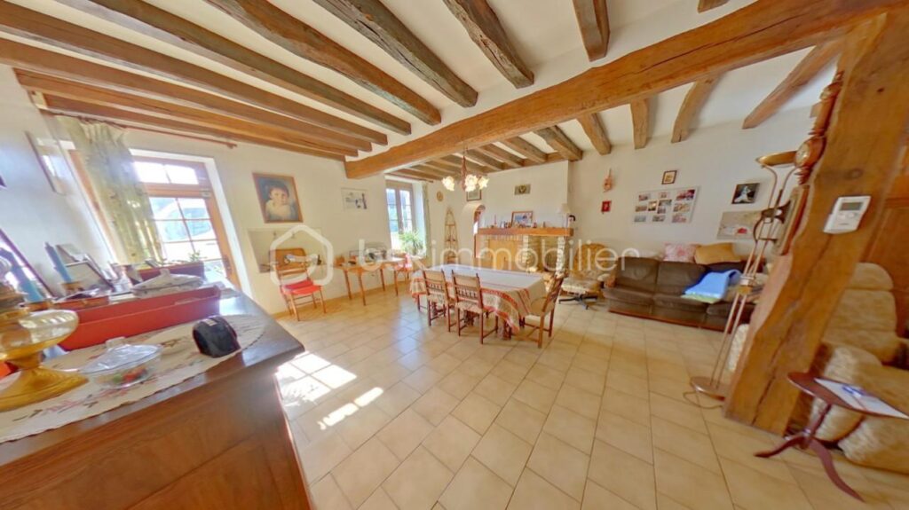 Maison de Campagne de plain pied de 132 m² avec grenier aménageable dans un environnement verdoyant – 5 pièces – 3 chambres – 132 m²