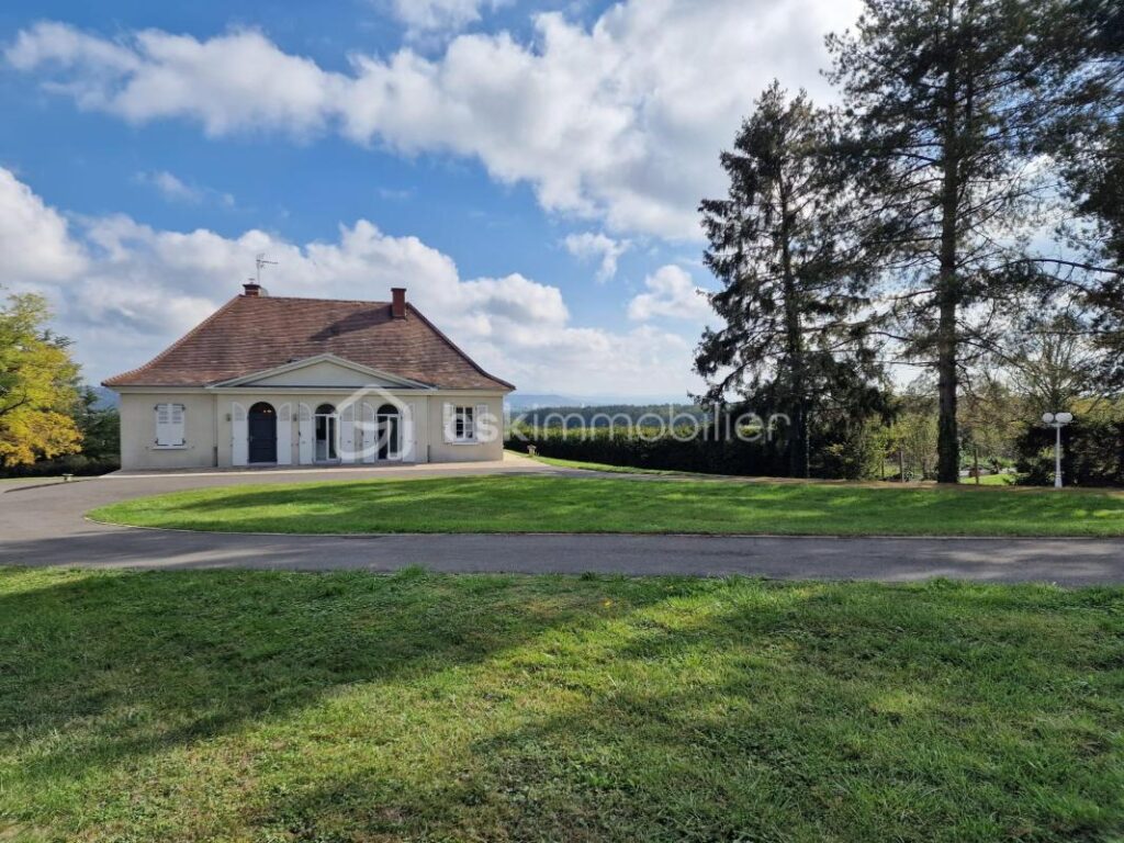 VILLA PRESTIGE 205 m2 VICHY : 3 SUITES PARENTALES, 3 SE, 4WC – DPE C – 7 pièces – 4 chambres – 205 m²