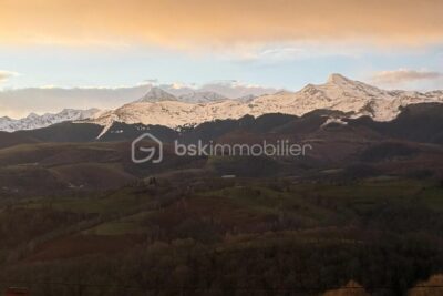 Terrain Constructible à Julos avec vue sur les Pyrénées – NR pièces – NR chambres – 2650 m²