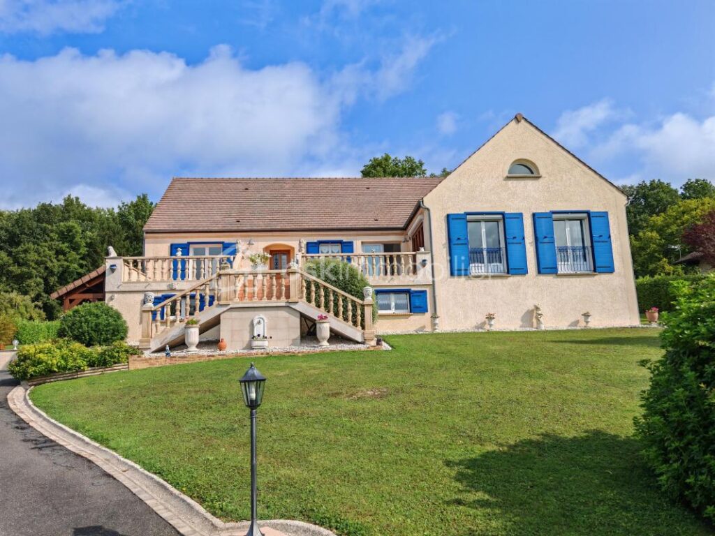 Maison à la vue magique de plain pied, sous-sol total et piscine – 8 pièces – 5 chambres – 269 m²