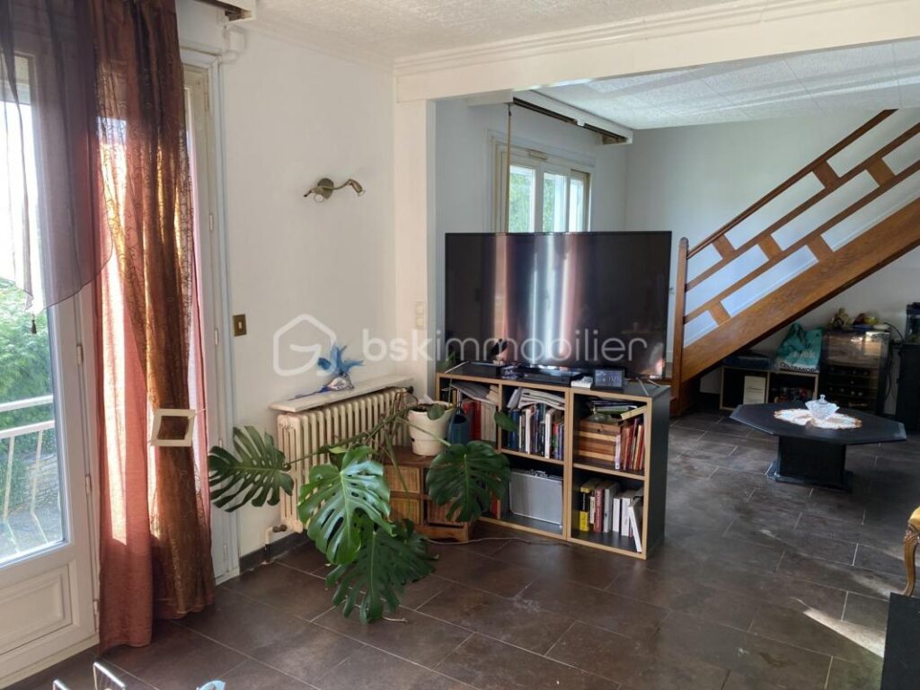 **MAISON FAMILIALE À FORT POTENTIEL – SECTEUR RAMBOUILLET** – 7 pièces – 4 chambres – 170 m²