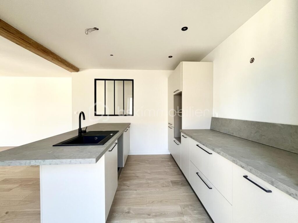 Maison de charme rénovée – 135m² au cœur d’une ferme rénovée – Proche Villefranche-sur-Saône – 4 pièces – 3 chambres – 120 m²