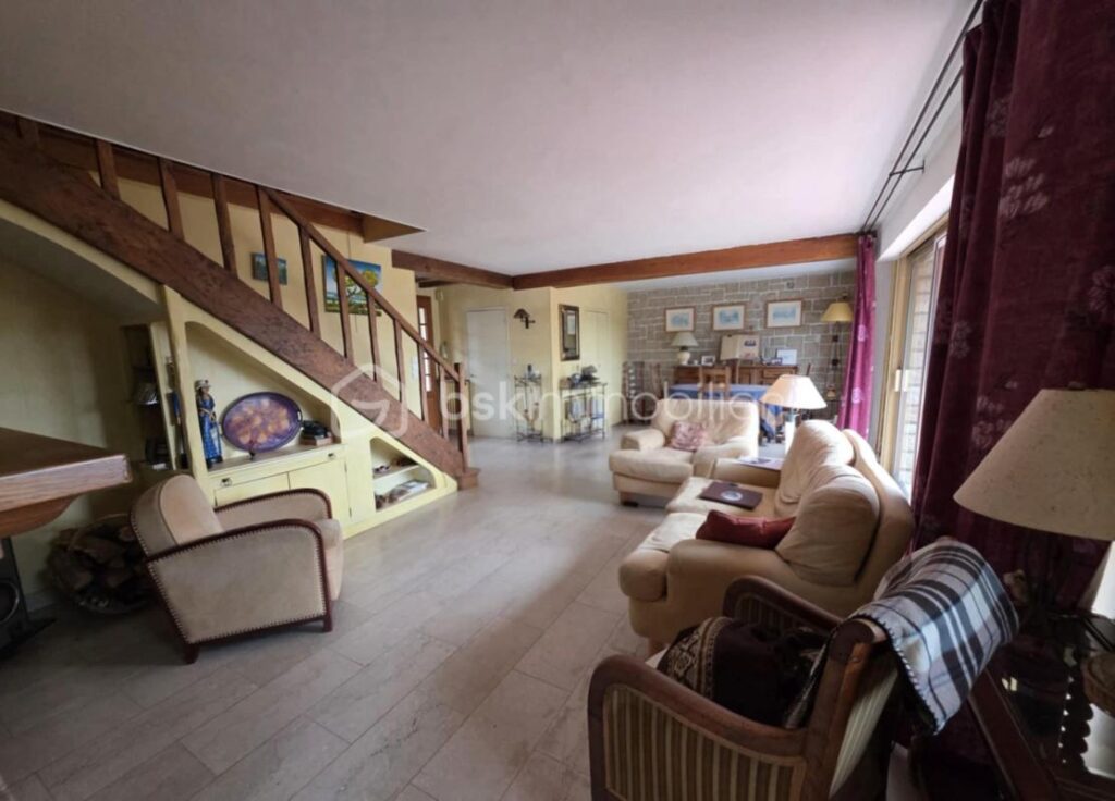 Maison de caractère de 142 m² sur 4 000 m² avec vue panoramique sur l’Yonne – 5 pièces – 4 chambres – 142 m²