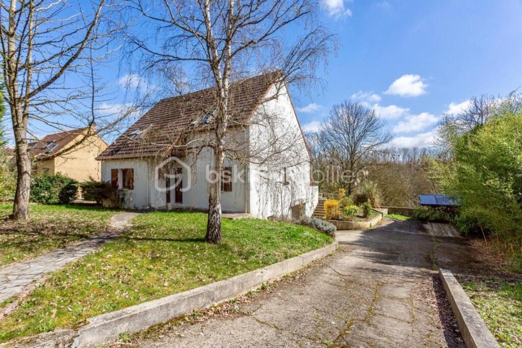 Maison à vendre de 141 m2 Varennes-Jarcy – 6 pièces – 4 chambres – 141 m²