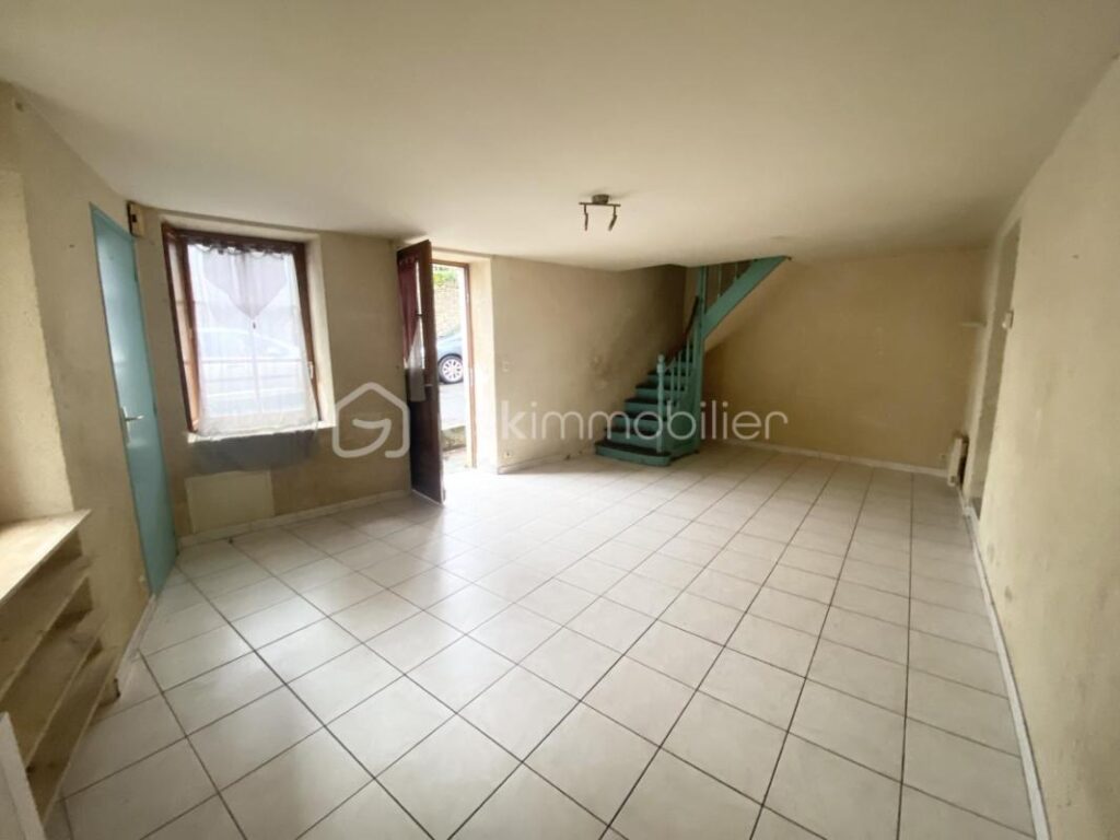 Maison à rénover – Centre-ville Montjean-sur-Loire – Vue Loire – 4 pièces – 3 chambres – 87 m²