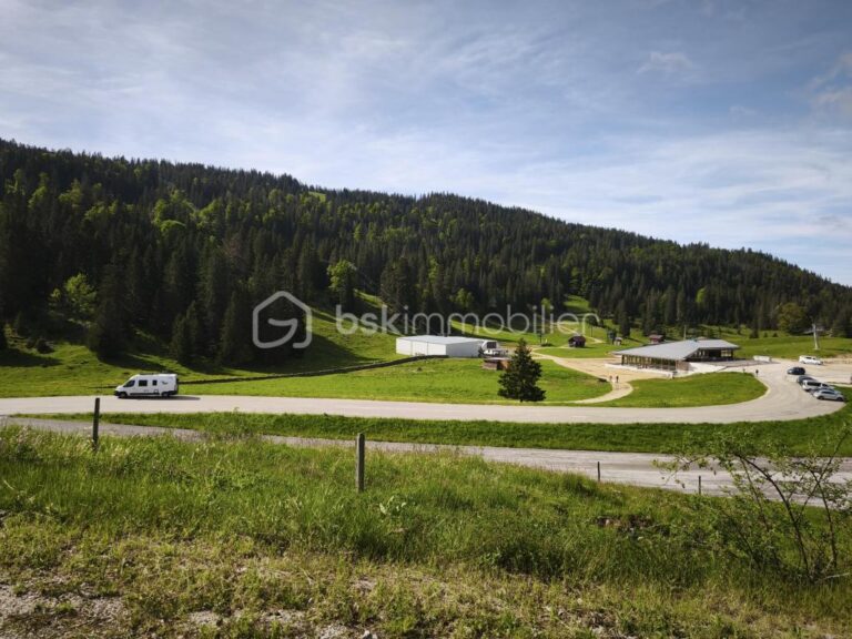 ferme de 303 m2 – 8 pièces – 2 chambres – 303 m²