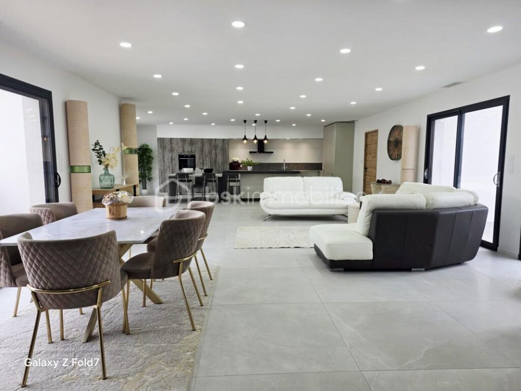 CONTEMPORAINE DE PLAIN PIED FALGUIERES T5 AVEC PISCINE – 5 pièces – 4 chambres – 171 m²