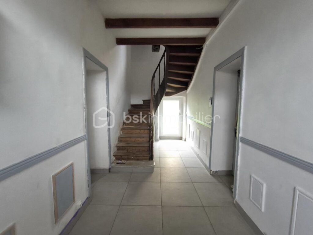 Maison centre-ville – Jardin – 140m² + 80m² au sol de combles à aménager – 4 pièces – 2 chambres – 140 m²