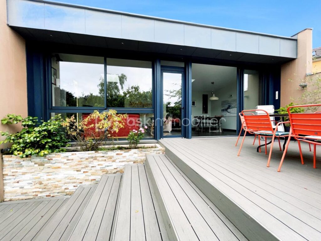 Maison familiale avec vue imprenable – Un havre de paix au cœur de Val d’Arcy – 5 pièces – 3 chambres – 130 m²