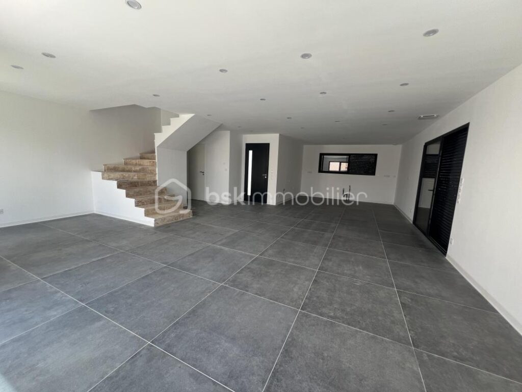 Maison d’exception à Montélimar, havre de paix avec piscine ! – 6 pièces – 5 chambres – 150 m²