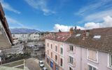 T2 atypique avec terrasse et vue – Centre-ville de Voiron – 2 pièces – 1 chambre – 57 m²