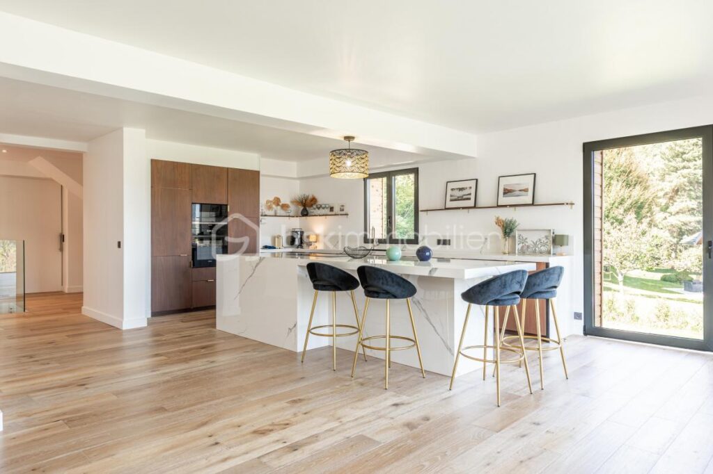 SUPERBE VILLA D ARCHITECTE SAINT JORIOZ / LAC ANNECY VUE LAC – 8 pièces – 6 chambres – 358 m²