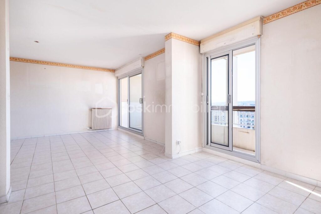 Appartement lumineux au sommet de Villeurbanne – 4 pièces – 3 chambres – 83 m²