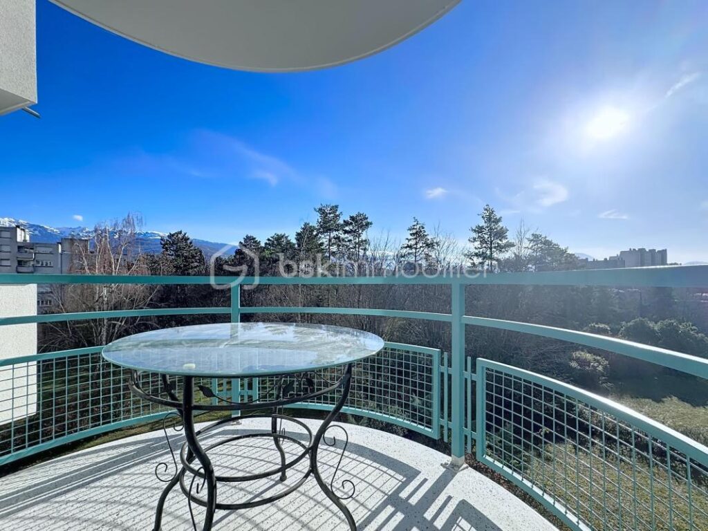 ✨ T4 traversant avec terrasse, vue dégagée et parc – Résidence fermée avec ascenseur ✨ – 4 pièces – 3 chambres – 84 m²