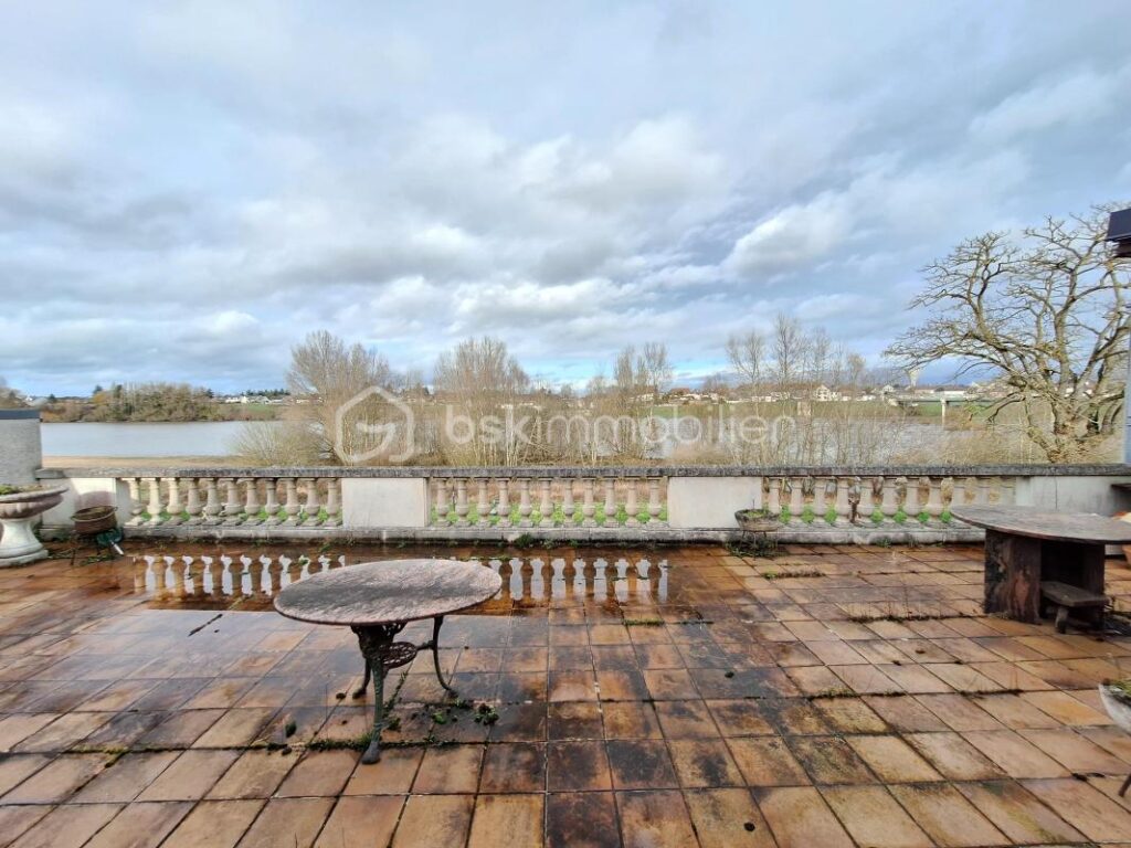 Rare sur le secteur – 8 pièces – NR chambres – 268 m²