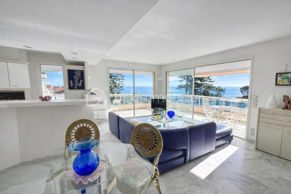 Cannes Croix-des-Gardes – Appartement 86m² – 3 pièces – Grande terrasse – vue mer – Piscine – Garage – 3 pièces – 2 chambres – 86 m²