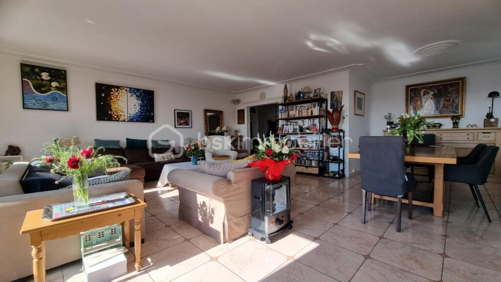 Appartement T4 – 129 m² – Vue Cathédrale – Centre-ville d’Amiens + box + caves – 4 pièces – 3 chambres – 129 m²