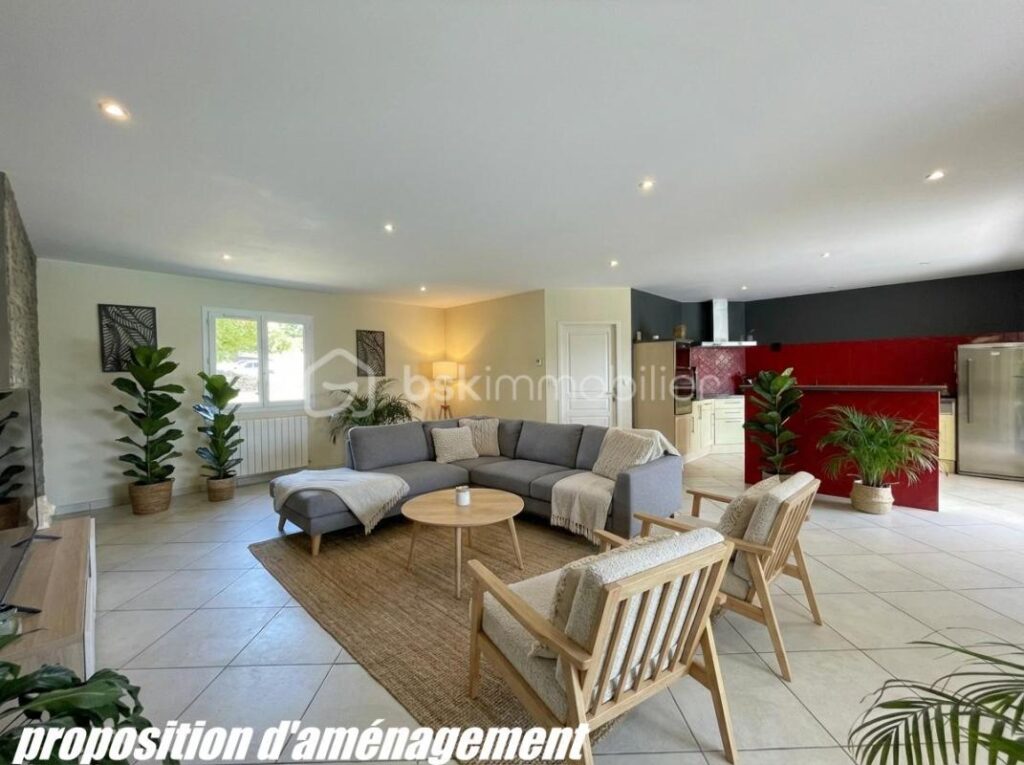 VILLA DE PLAIN PIED AVEC PISCINE – 5 pièces – 4 chambres – 146 m²