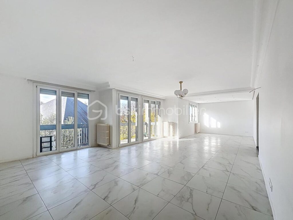 Appartement 4 pièces de 122 m2 refait entièrement à neuf à L’HAY LES ROSES – 4 pièces – 2 chambres – 121 m²