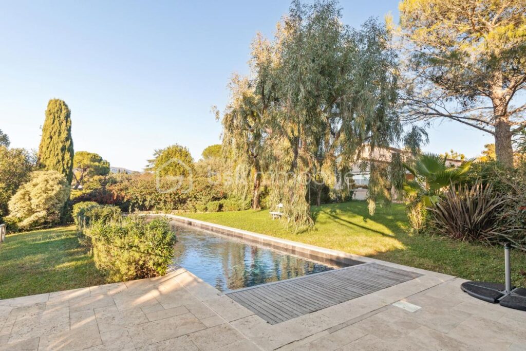 Une villa clés en main, alliant charme et sérénité dans un écrin de verdure – 5 pièces – 4 chambres – 170 m²