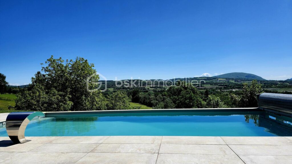 Maison moderne construite en 2020 + terrain constructible pour éventuelle extension – 7 pièces – 5 chambres – 202 m²