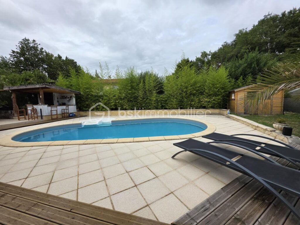MAISON 128 m²- 4 CHAMBRES- PISCINE- POOL HOUSE- GARAGE – 5 pièces – 4 chambres – 128 m²
